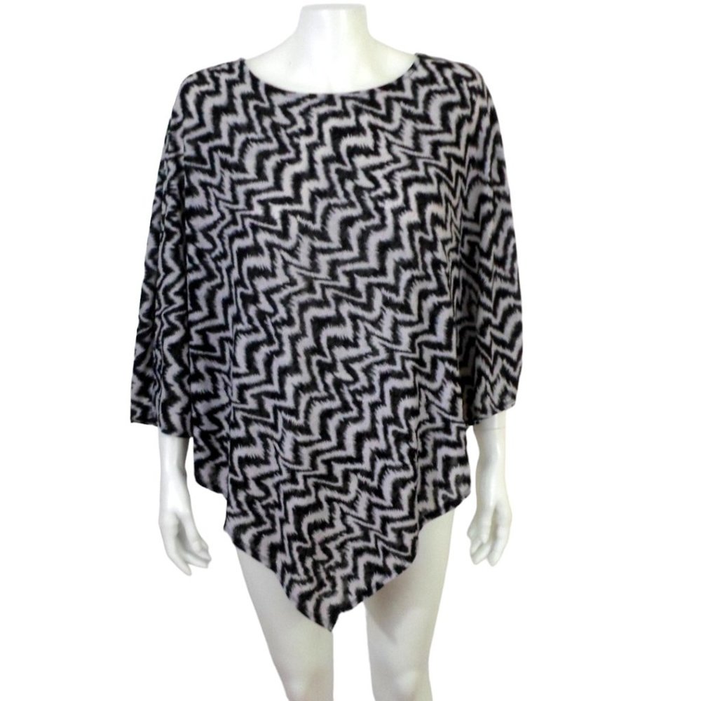 Chicos Bargello Black Gray Chevron Geometric Poncho ONE SIZE